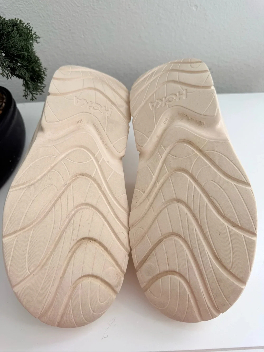 Hoka Ora recovery Men size 11 Slip-On Foam Clog - Beige